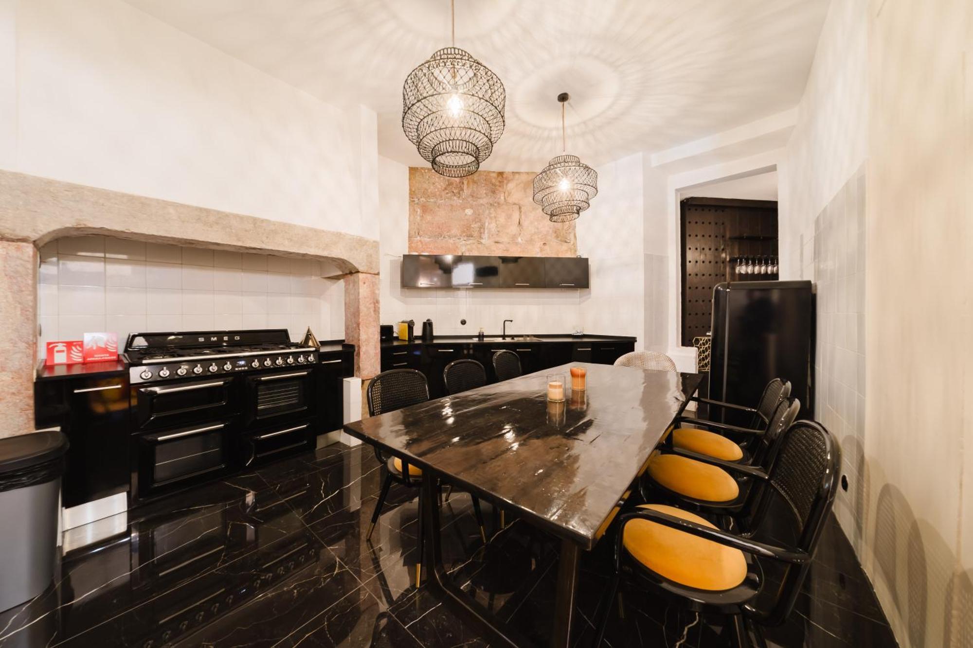 Luxury 4br Steps From Praa Do Comrcio Lejlighed Lisboa